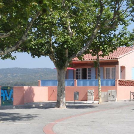Pourrieres Place Du Chateau מראה חיצוני תמונה