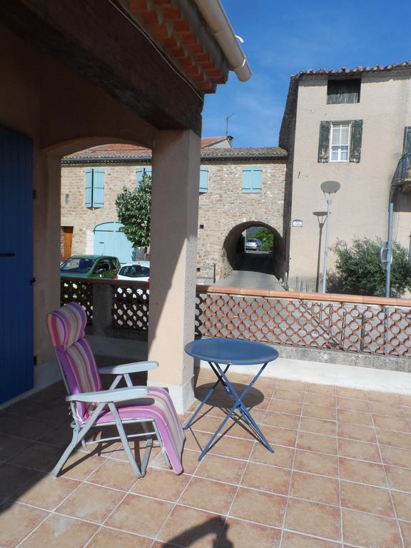 Pourrieres Place Du Chateau מראה חיצוני תמונה