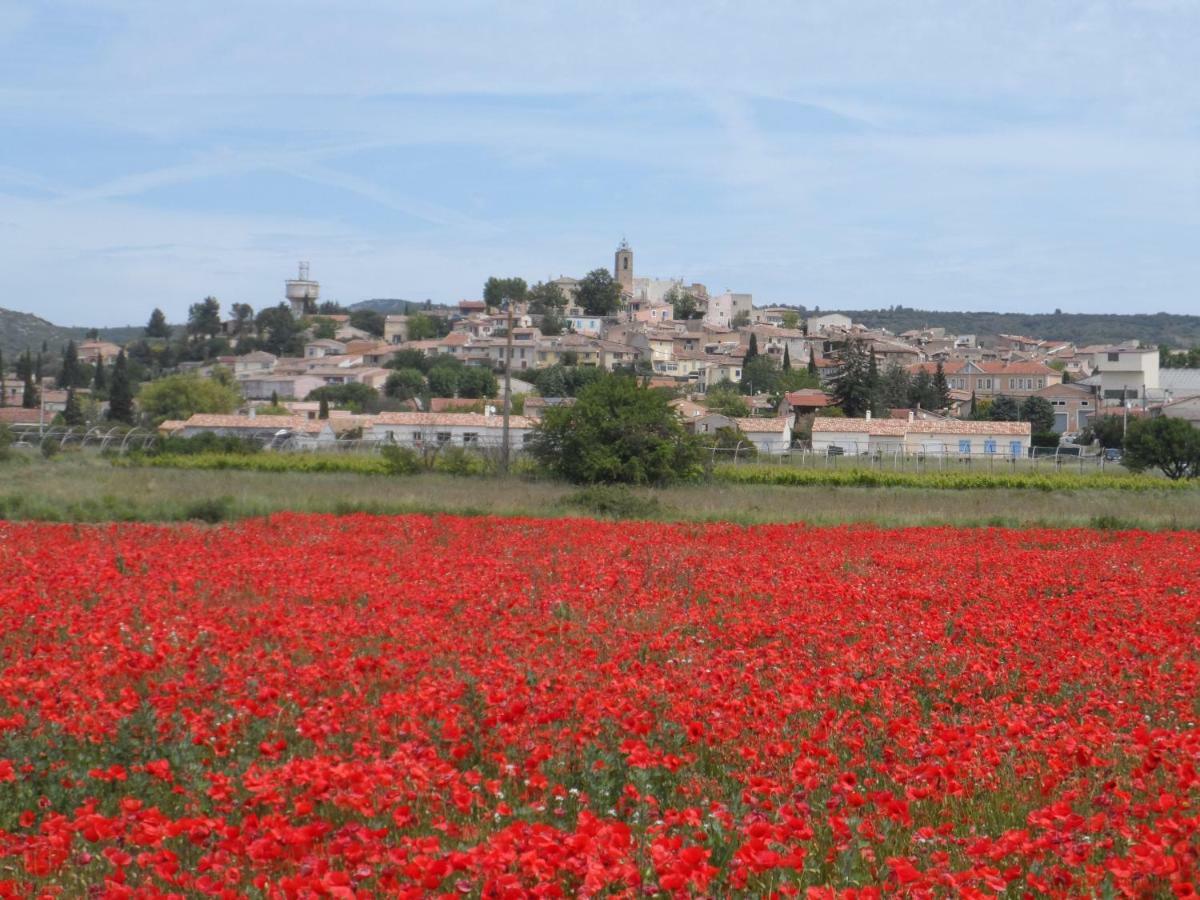 Pourrieres Place Du Chateau מראה חיצוני תמונה