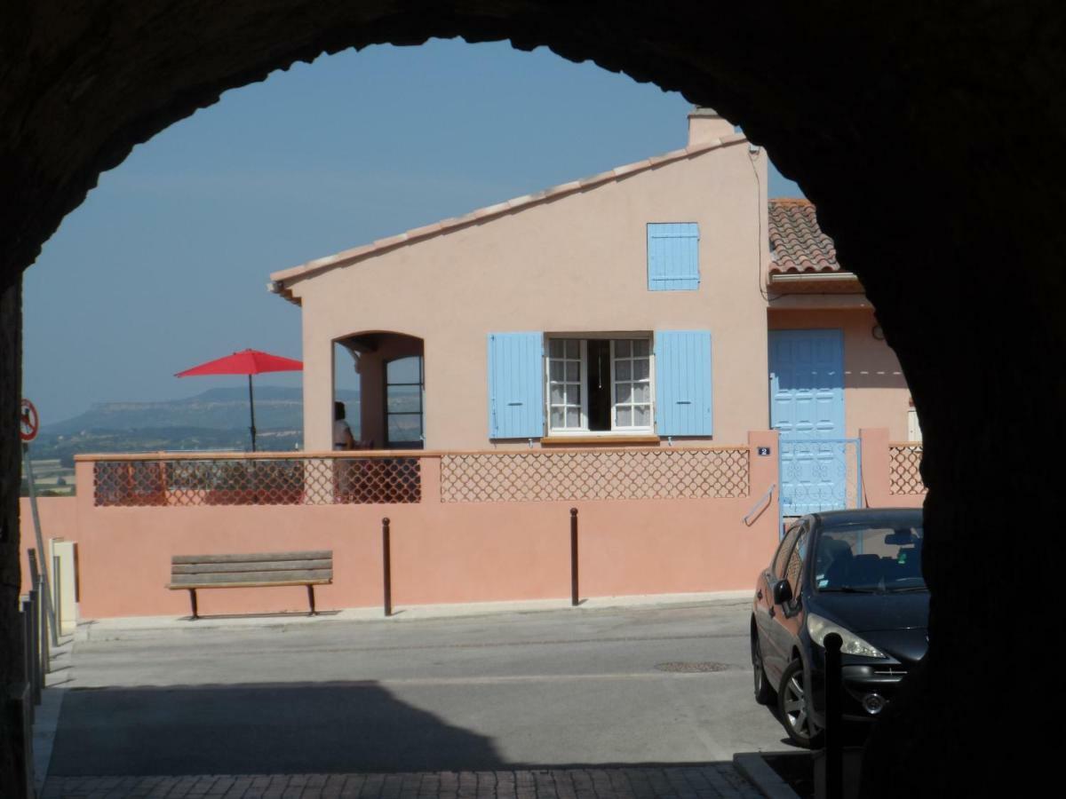 Pourrieres Place Du Chateau מראה חיצוני תמונה