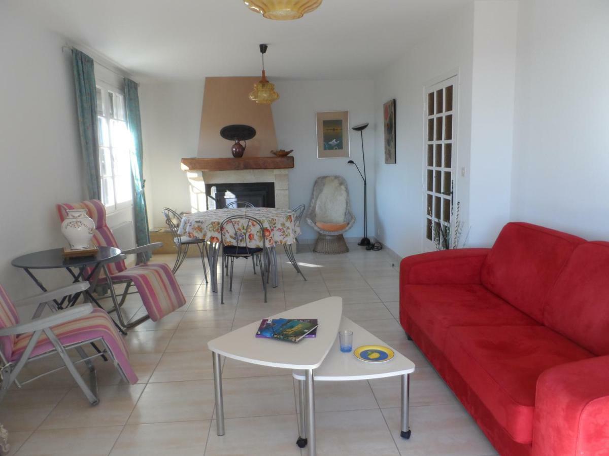 Pourrieres Place Du Chateau מראה חיצוני תמונה