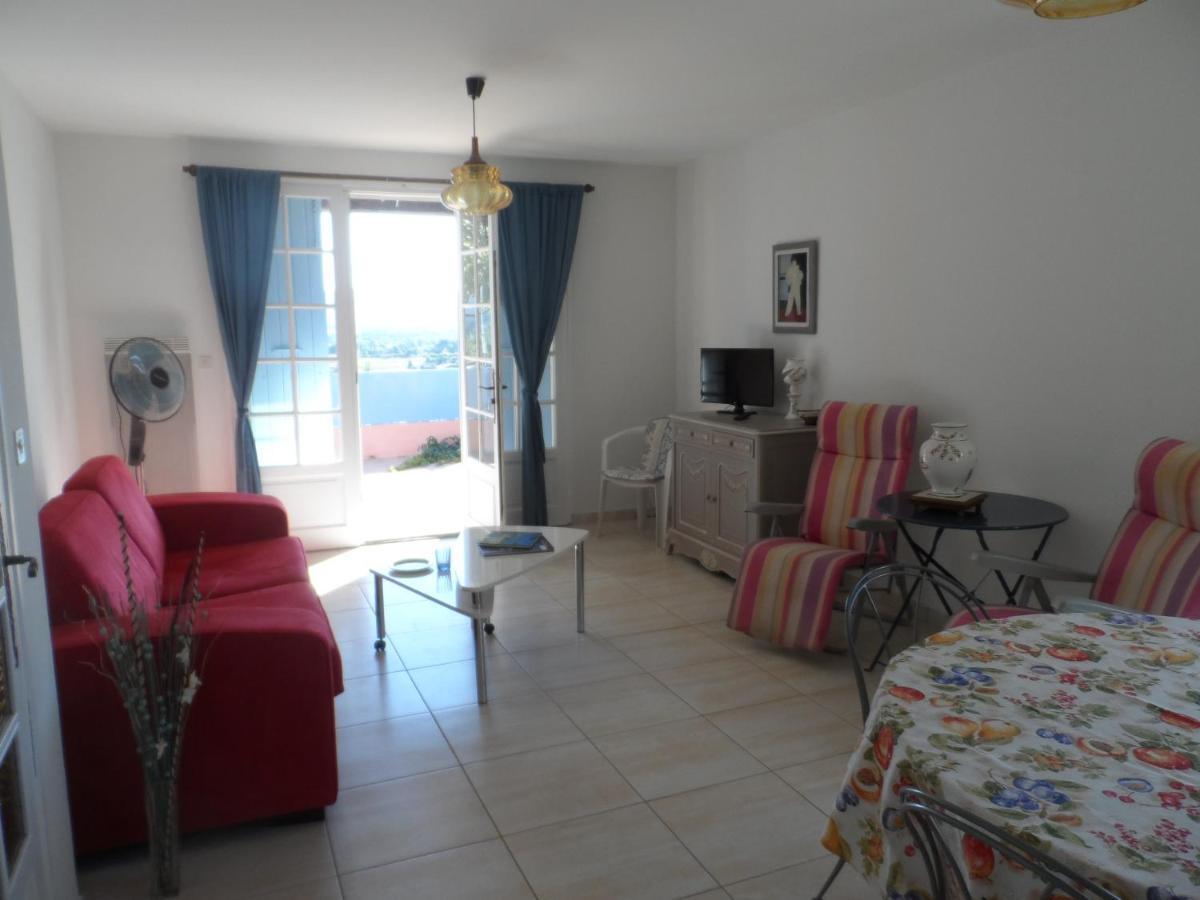 Pourrieres Place Du Chateau מראה חיצוני תמונה